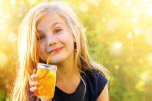 Succhi di frutta e denti dei bambini