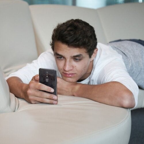 Solitudine e dipendenza dai social network: quale correlazione?