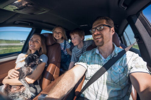 Risparmiare benzina nei viaggi in auto con la famiglia