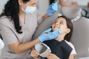 È possibile trattare le carie dei bambini senza anestesia?