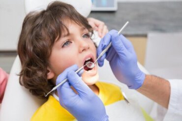 Portare il bambino dal dentista: quando e quanto spesso?