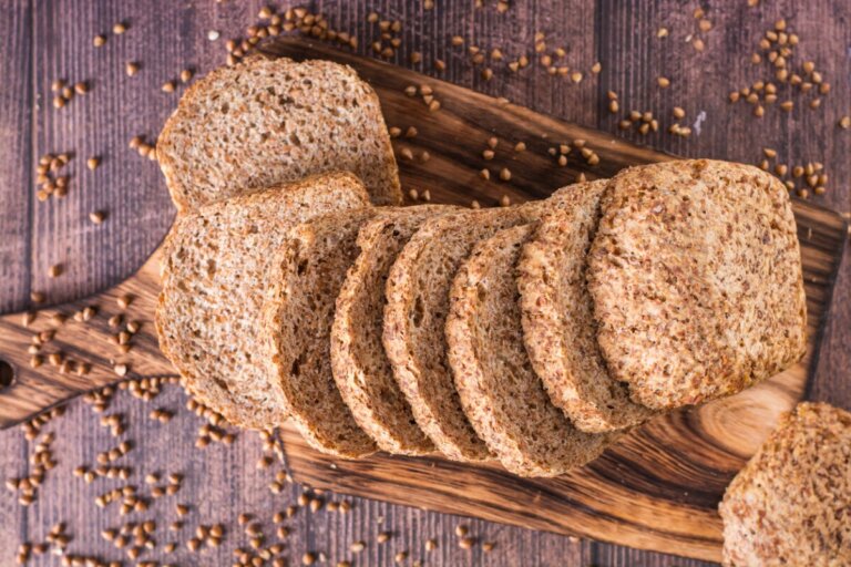 Perché il pane di grano saraceno è consigliato alle donne di 50 anni, secondo un nutrizionista