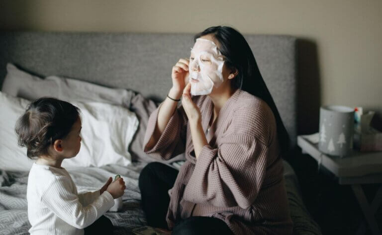La routine della skincare coreana per mamme con poco tempo