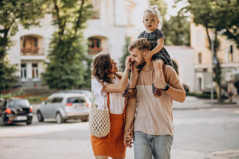 Essere genitori in città: consigli per il benessere psicofisico di tutta la famiglia